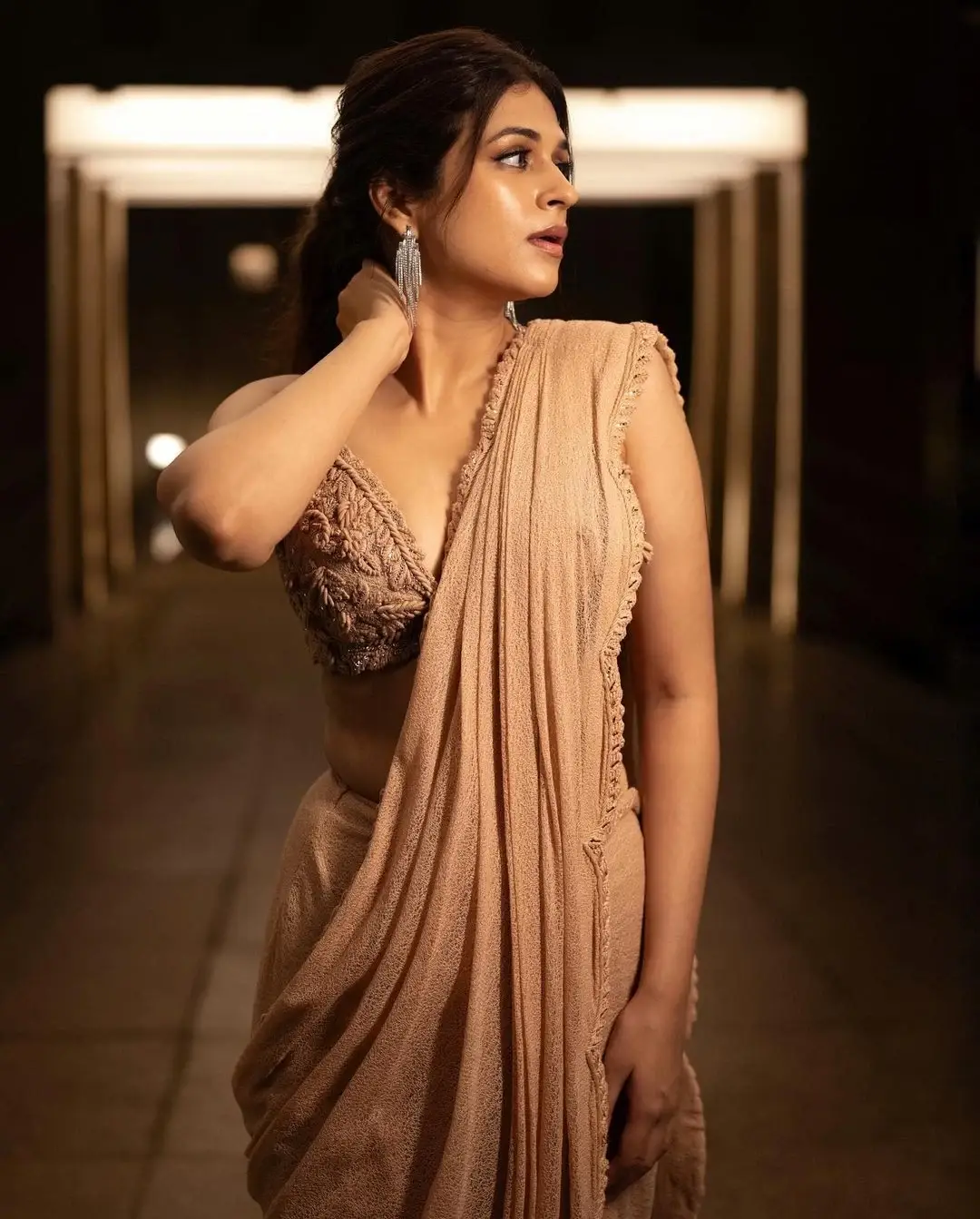 Beautiful Indian Actress Shraddha Das in Pink Saree